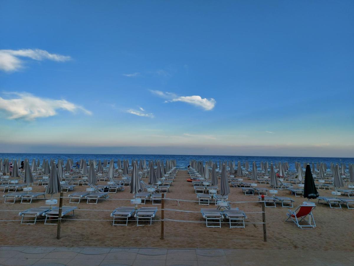 Hotel Piccadilly Lido di Jesolo Esterno foto