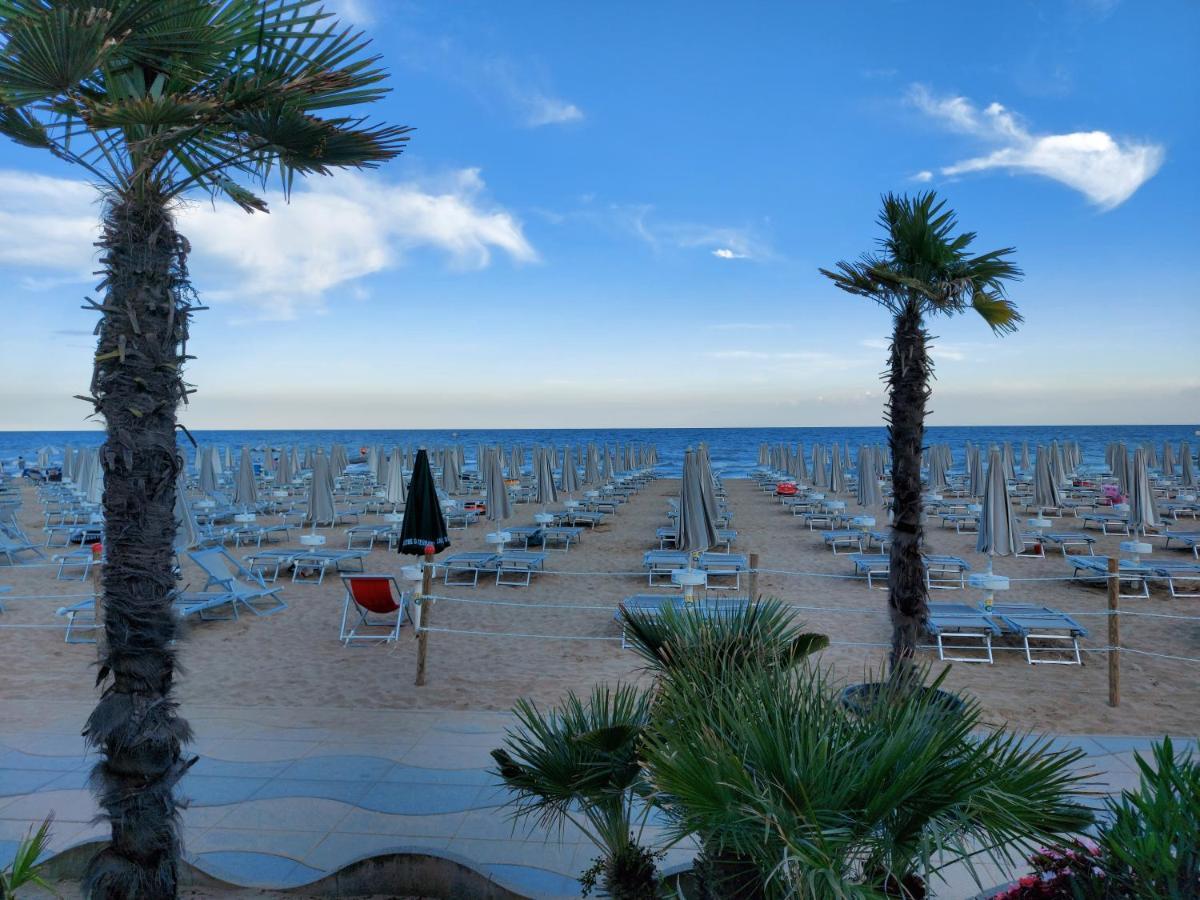 Hotel Piccadilly Lido di Jesolo Esterno foto