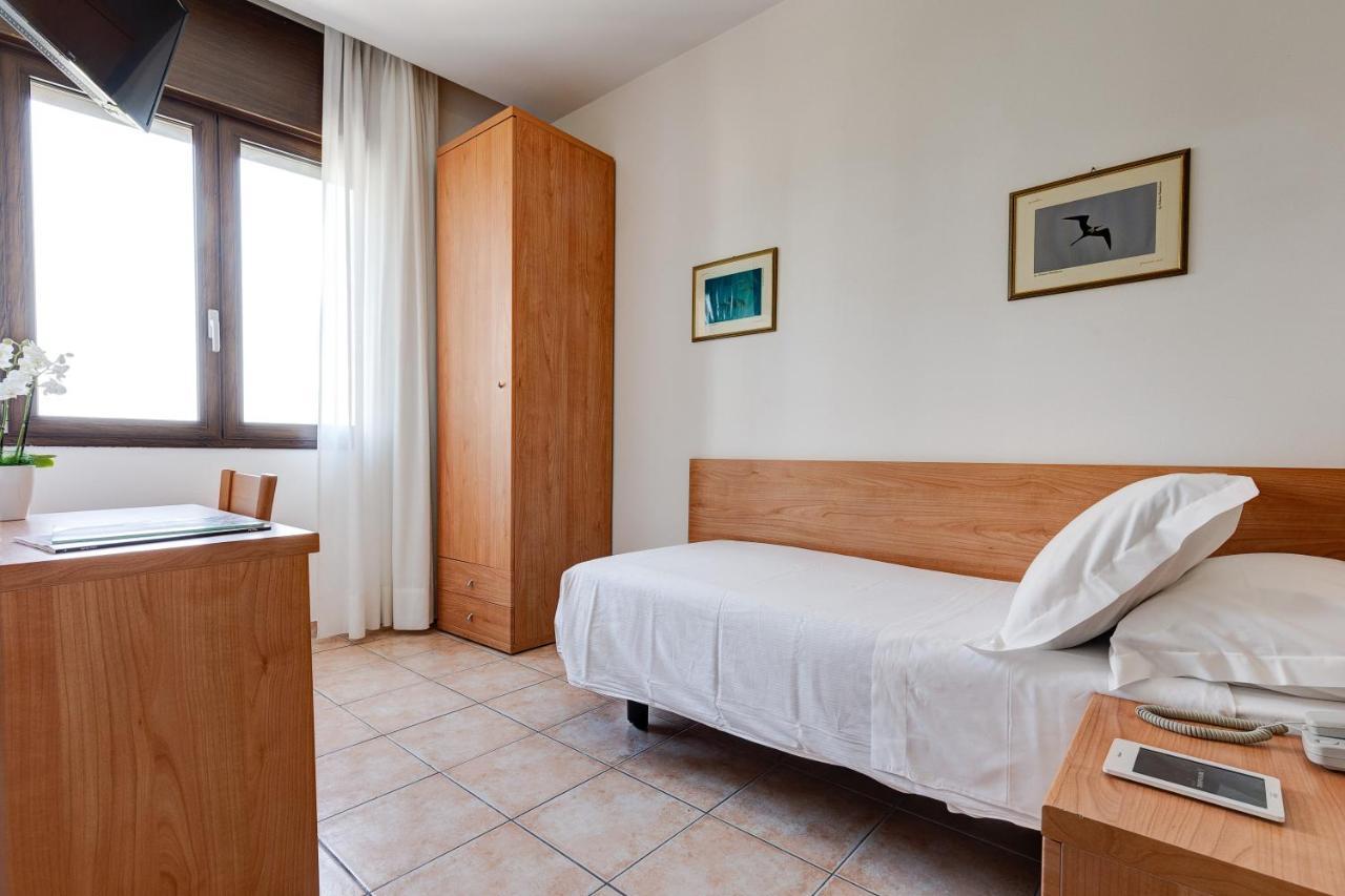 Hotel Piccadilly Lido di Jesolo Esterno foto